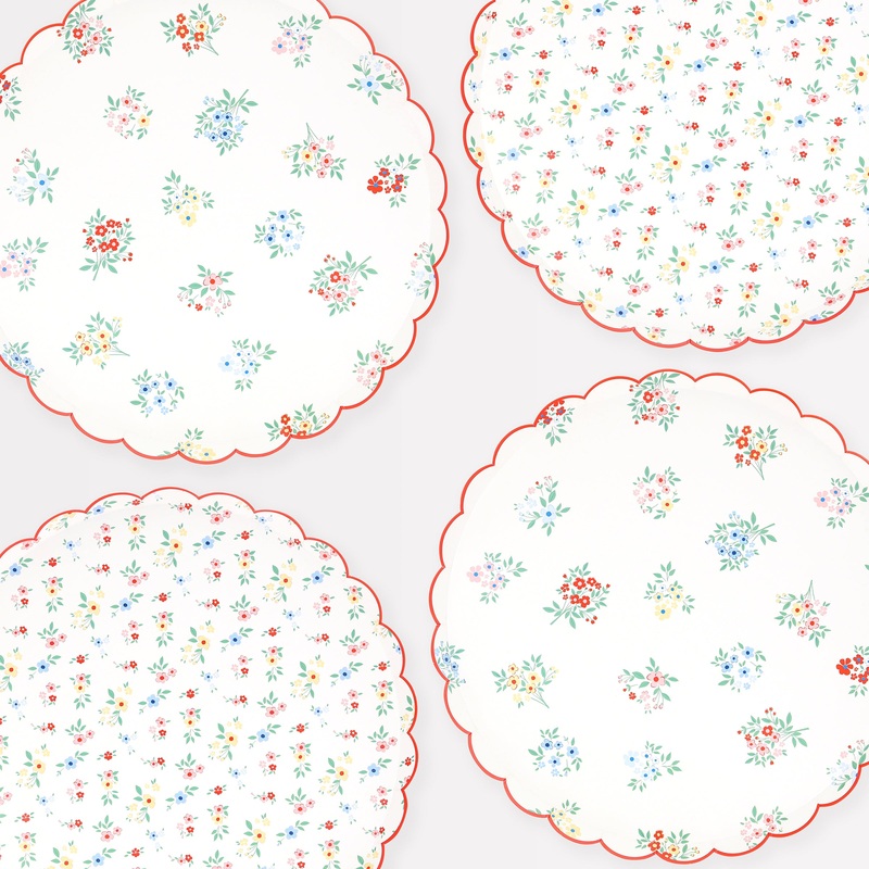 Ditsy Posy Scalloped Dinner Plates (x 8)