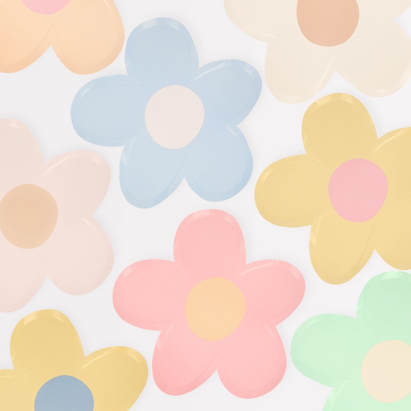 Daisy Shaped Plates (x 8)
